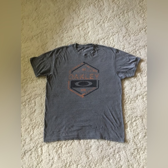 Men’s Oakley T-shirt - Picture 1 of 3